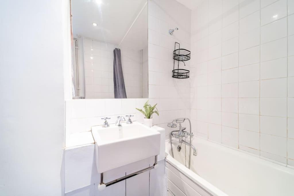 Beautiful One Bedroom Flat In Tavistock Place 런던 외부 사진