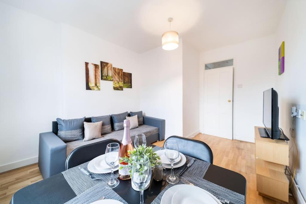Beautiful One Bedroom Flat In Tavistock Place 런던 외부 사진